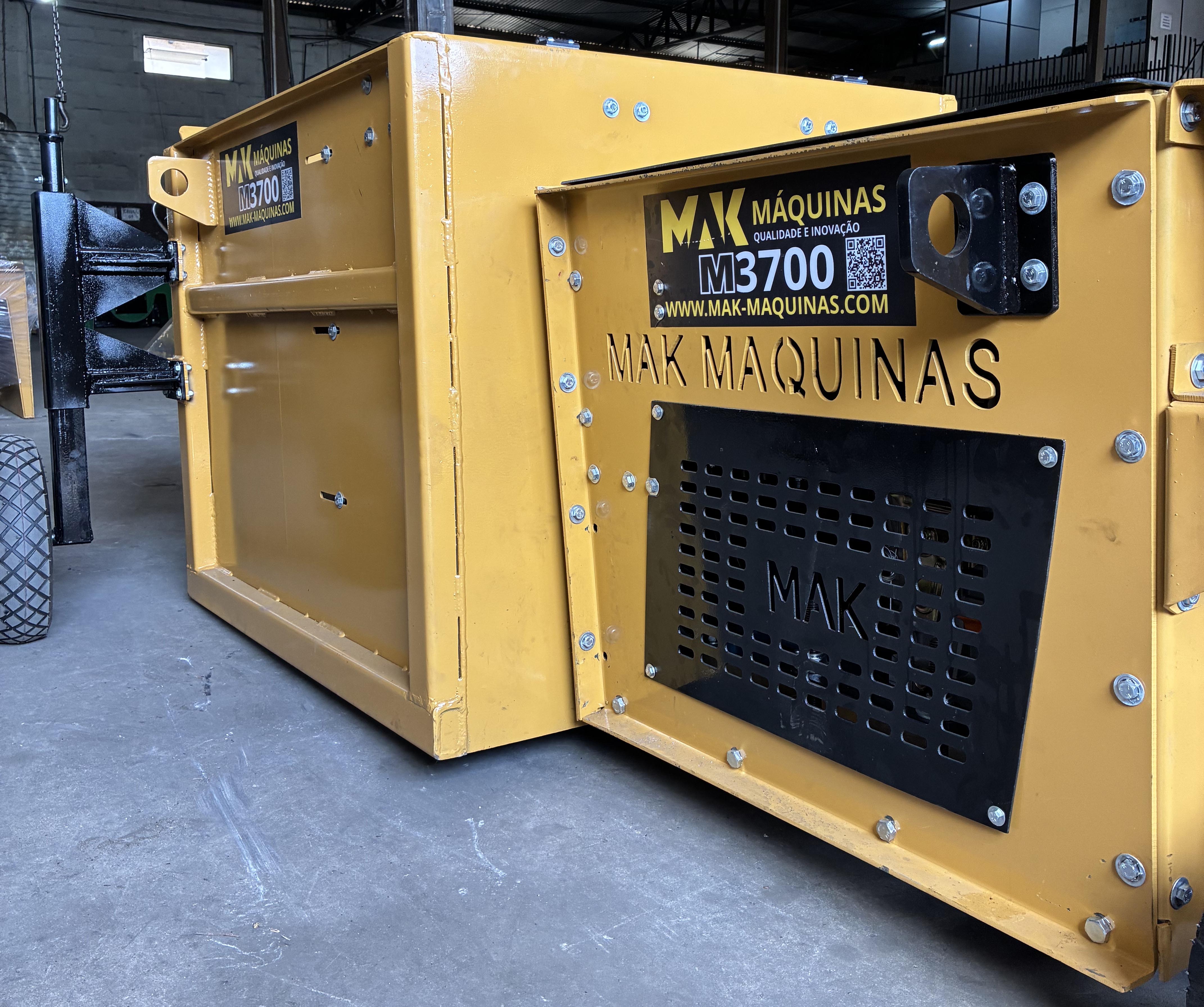 Máquina Extrusora de Concreto M3700 MV16 – Canaleta 